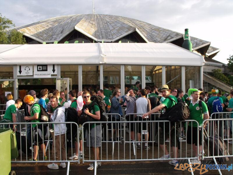Irlandczycy pod Areną Foto: lazarz.pl Irlandczycy pod Areną Foto: lazarz.pl
