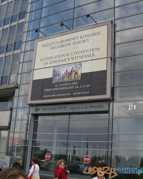 Zgromadzenie_w_Poznaniu_Wejście_na_MTP  Foto: wikipedia