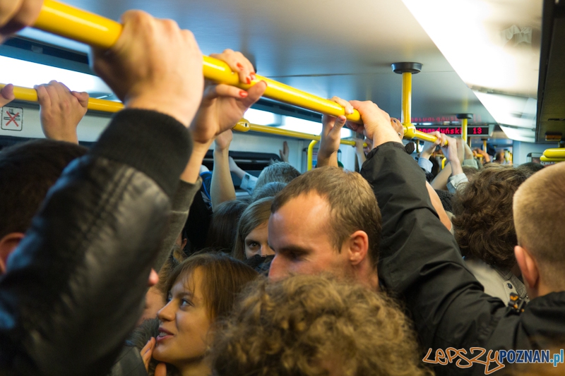 Noc Kupały 2012 - lampiony nad Poznaniem - w drodze nad Wartę Foto: lepszyPOZNAN.pl / Piotr Rychter Noc Kupały 2012 - lampiony nad Poznaniem - w drodze nad Wartę Foto: lepszyPOZNAN.pl / Piotr Rychter