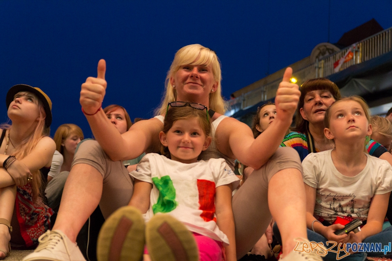 Włochy - Irlandia - doping w Oficjalnej Strefie Kibica UEFA EURO Poznań 2012. Na zdjęciu Julia, która samodzielnie przygotowała koszulkę Foto: lepszyPOZNAN.pl / Piotr Rychter Włochy - Irlandia - doping w Oficjalnej Strefie Kibica UEFA EURO Poznań 2012. Na zdjęciu Julia, która samodzielnie przygotowała koszulkę Foto: lepszyPOZNAN.pl / Piotr Rychter