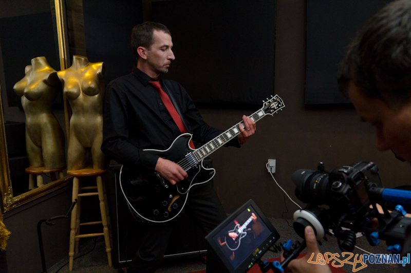 Nagranie teledysku do utworu Kurz zespołu Mokrofon - Marcina Mokry gitara Foto: lepszyPOZNAN.pl / Piotr Rychter Nagranie teledysku do utworu Kurz zespołu Mokrofon - Marcina Mokry gitara Foto: lepszyPOZNAN.pl / Piotr Rychter