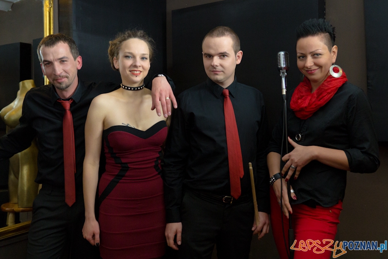 Nagranie teledysku do utworu Kurz zespołu Mokrofon - Marcina Mokry gitara, Magda Borowczyk bas, Adam Romański perkusja, Anka Spławska wokal Foto: lepszyPOZNAN.pl / Piotr Rychter Nagranie teledysku do utworu Kurz zespołu Mokrofon - Marcina Mokry gitara, Magda Borowczyk bas, Adam Romański perkusja, Anka Spławska wokal Foto: lepszyPOZNAN.pl / Piotr Rychter