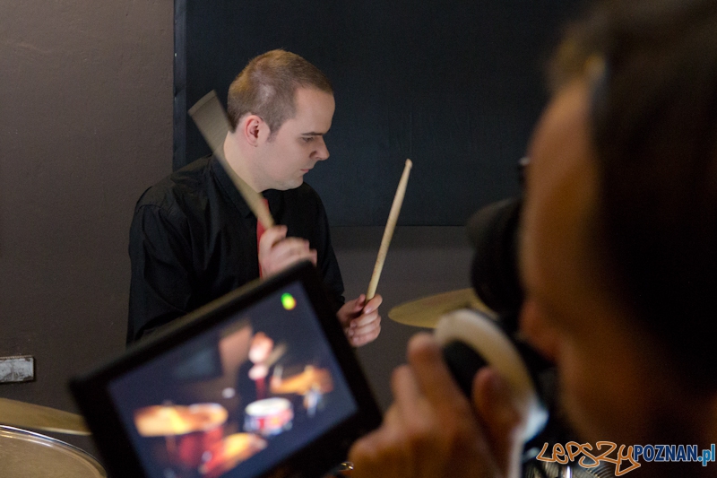 Nagranie teledysku do utworu Kurz zespołu Mokrofon - Adam Romański perkusja Foto: lepszyPOZNAN.pl / Piotr Rychter Nagranie teledysku do utworu Kurz zespołu Mokrofon - Adam Romański perkusja Foto: lepszyPOZNAN.pl / Piotr Rychter