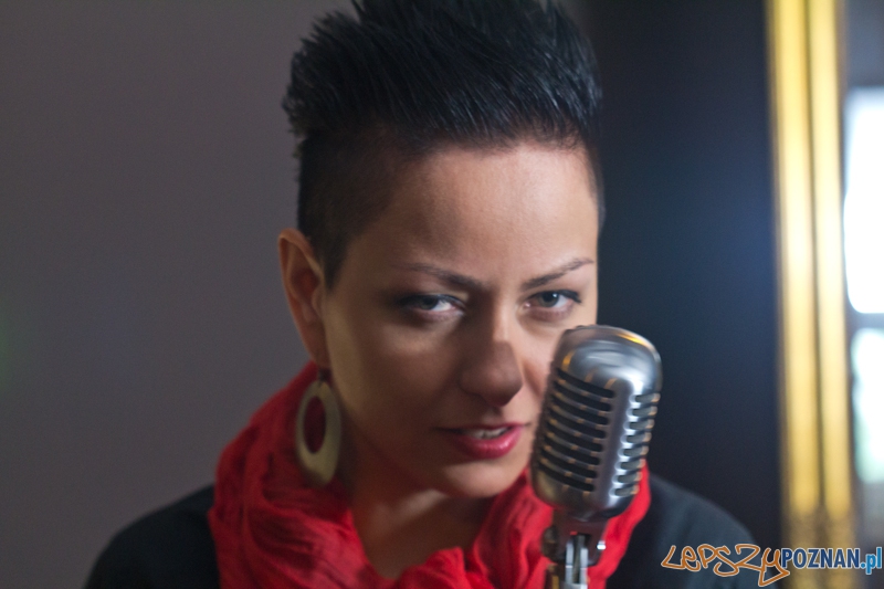 Nagranie teledysku do utworu Kurz zespołu Mokrofon - Anka Spławska wokal Foto: lepszyPOZNAN.pl / Piotr Rychter Nagranie teledysku do utworu Kurz zespołu Mokrofon - Anka Spławska wokal Foto: lepszyPOZNAN.pl / Piotr Rychter