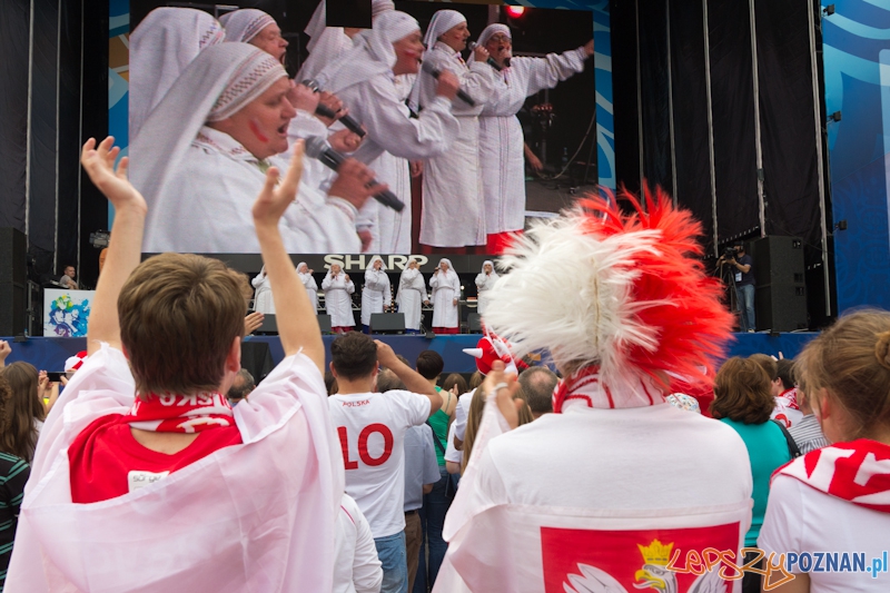 Oficjalna Strefa Kibica - Na scenie zespół Jarzębina Foto: lepszyPOZNAN.pl / Piotr Rychter Oficjalna Strefa Kibica - Na scenie zespół Jarzębina Foto: lepszyPOZNAN.pl / Piotr Rychter