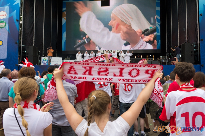 Oficjalna Strefa Kibica - Na scenie zespół Jarzębina Foto: lepszyPOZNAN.pl / Piotr Rychter Oficjalna Strefa Kibica - Na scenie zespół Jarzębina Foto: lepszyPOZNAN.pl / Piotr Rychter