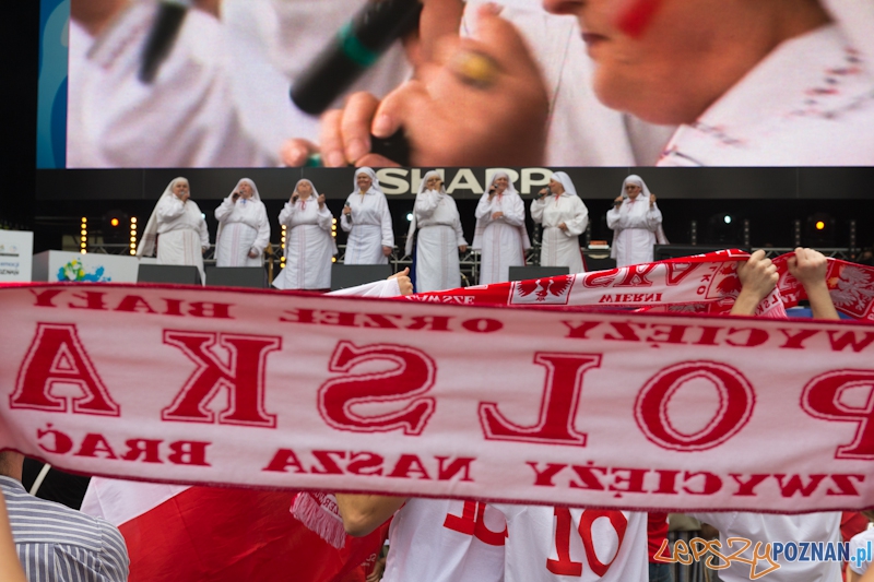 Oficjalna Strefa Kibica - Na scenie zespół Jarzębina Foto: lepszyPOZNAN.pl / Piotr Rychter Oficjalna Strefa Kibica - Na scenie zespół Jarzębina Foto: lepszyPOZNAN.pl / Piotr Rychter