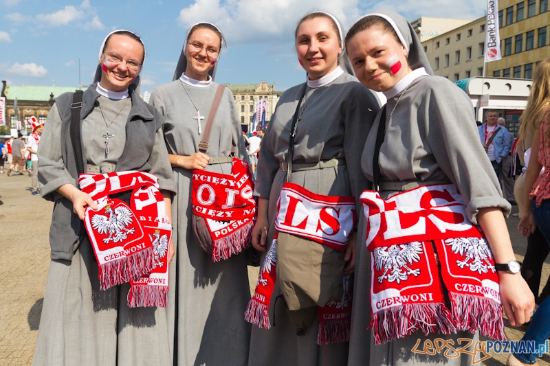 Oficjalna Strefa Kibica - Z takim dopingiem nie możemy przegrać ;-) Foto: lepszyPOZNAN.pl / Piotr Rychter Oficjalna Strefa Kibica - Z takim dopingiem nie możemy przegrać ;-) Foto: lepszyPOZNAN.pl / Piotr Rychter
