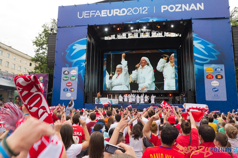 Oficjalna Strefa Kibica - Na scenie zespół Jarzębina Foto: lepszyPOZNAN.pl / Piotr Rychter Oficjalna Strefa Kibica - Na scenie zespół Jarzębina Foto: lepszyPOZNAN.pl / Piotr Rychter