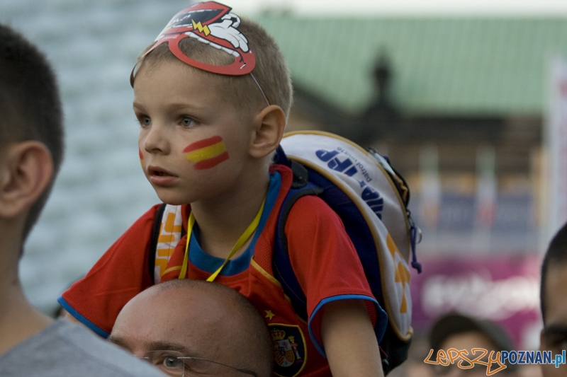 Strefa Kibica podczas finałowego meczu Euro 2012 Hiszpania - Włochy - Poznań 01.07.2012 r. Foto: Ewelina Gutowska Strefa Kibica podczas finałowego meczu Euro 2012 Hiszpania - Włochy - Poznań 01.07.2012 r. Foto: Ewelina Gutowska