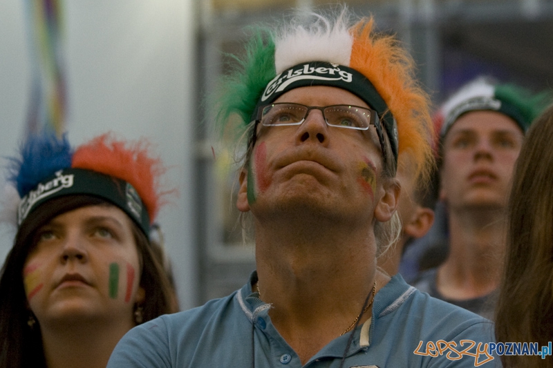 Strefa Kibica podczas finałowego meczu Euro 2012 Hiszpania - Włochy - Poznań 01.07.2012 r. Foto: Ewelina Gutowska Strefa Kibica podczas finałowego meczu Euro 2012 Hiszpania - Włochy - Poznań 01.07.2012 r. Foto: Ewelina Gutowska