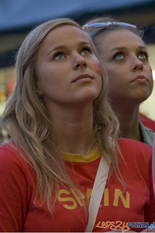 Strefa Kibica podczas finałowego meczu Euro 2012 Hiszpania - Włochy - Poznań 01.07.2012 r. Foto: Ewelina Gutowska Strefa Kibica podczas finałowego meczu Euro 2012 Hiszpania - Włochy - Poznań 01.07.2012 r. Foto: Ewelina Gutowska