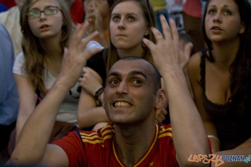 Strefa Kibica podczas finałowego meczu Euro 2012 Hiszpania - Włochy - Poznań 01.07.2012 r. Foto: Ewelina Gutowska Strefa Kibica podczas finałowego meczu Euro 2012 Hiszpania - Włochy - Poznań 01.07.2012 r. Foto: Ewelina Gutowska