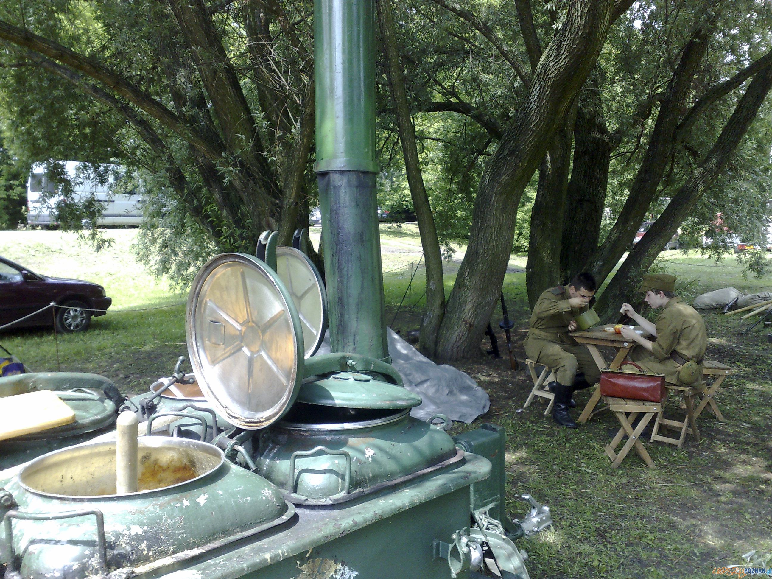 Po wojskowych pokazach czas na żołnierski posiłek Foto: Po wojskowych pokazach czas na żołnierski posiłek Foto: