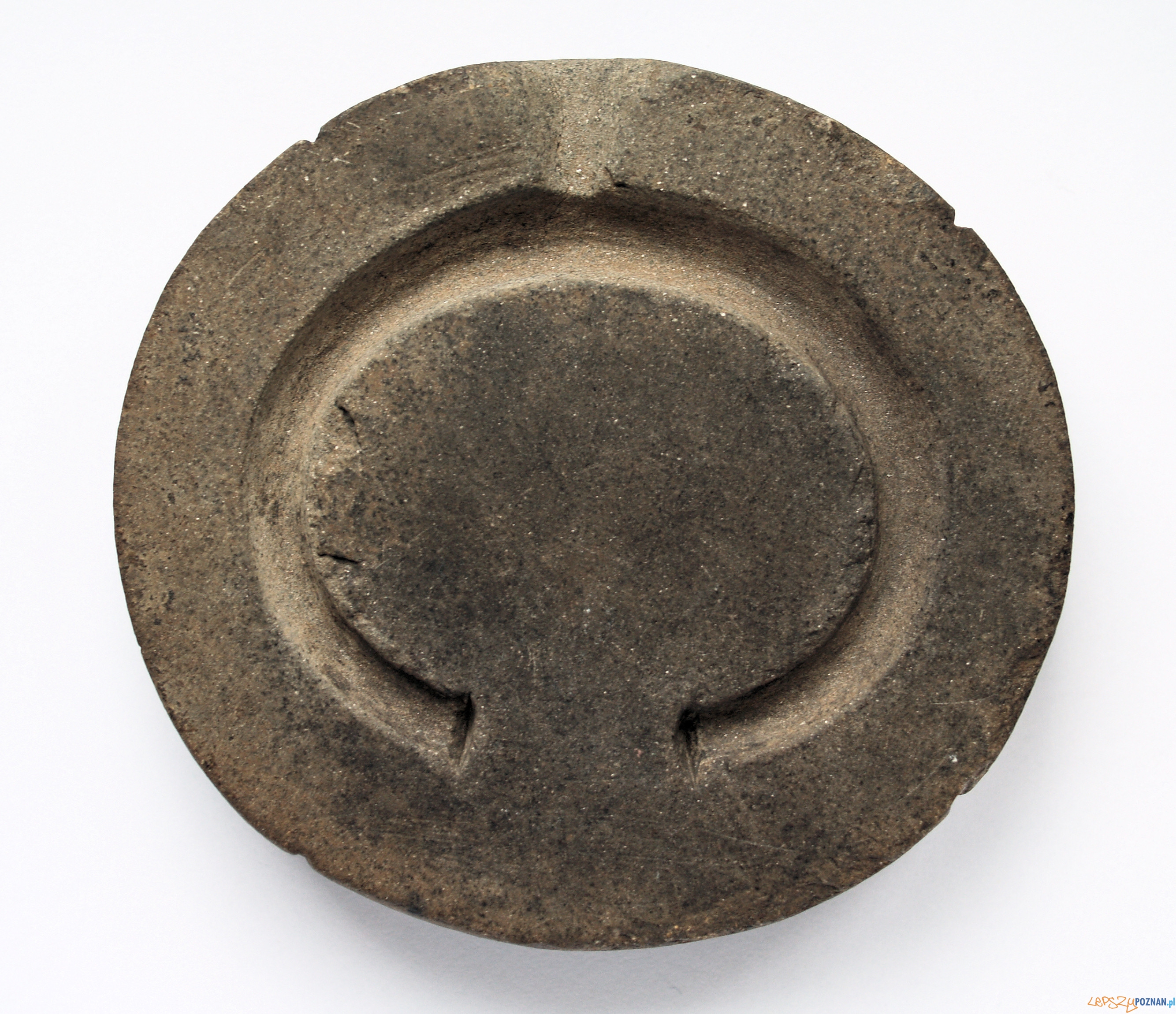 Połowa kamiennej formy do odlewania bransolet, fot. P. Silska Foto: Połowa kamiennej formy do odlewania bransolet, fot. P. Silska Foto: