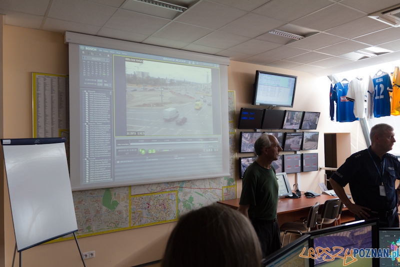 Drzwi Otware w Komendzie Miejskiej Policji - Centrum Zarzadzania Kryzysowego Foto: lepszyPOZNAN.pl / Piotr Rychter Drzwi Otware w Komendzie Miejskiej Policji - Centrum Zarzadzania Kryzysowego Foto: lepszyPOZNAN.pl / Piotr Rychter