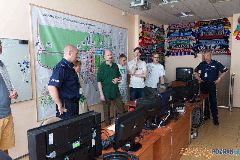 Drzwi Otware w Komendzie Miejskiej Policji - Centrum Zarzadzania Kryzysowego Foto: lepszyPOZNAN.pl / Piotr Rychter Drzwi Otware w Komendzie Miejskiej Policji - Centrum Zarzadzania Kryzysowego Foto: lepszyPOZNAN.pl / Piotr Rychter