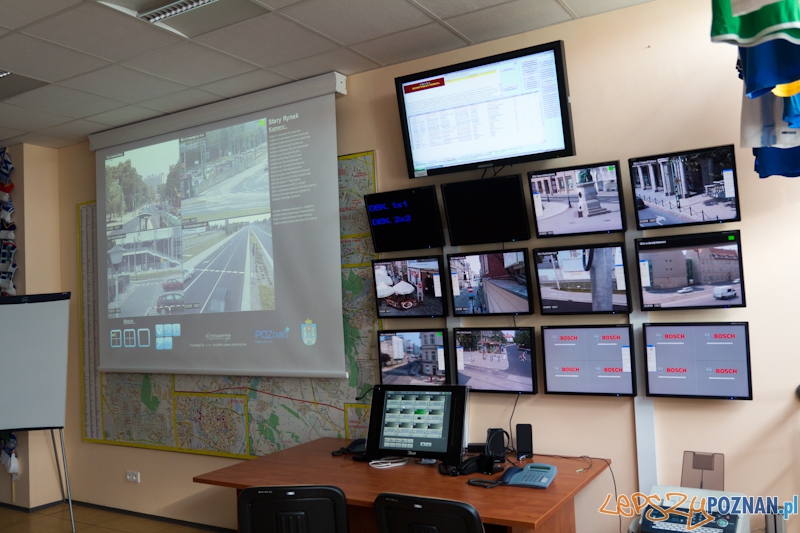 Drzwi Otware w Komendzie Miejskiej Policji - Centrum Zarzadzania Kryzysowego Foto: lepszyPOZNAN.pl / Piotr Rychter Drzwi Otware w Komendzie Miejskiej Policji - Centrum Zarzadzania Kryzysowego Foto: lepszyPOZNAN.pl / Piotr Rychter