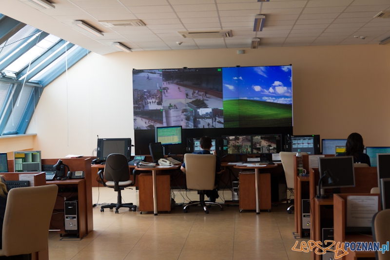 Drzwi Otware w Komendzie Miejskiej Policji - centrala 997 Foto: lepszyPOZNAN.pl / Piotr Rychter Drzwi Otware w Komendzie Miejskiej Policji - centrala 997 Foto: lepszyPOZNAN.pl / Piotr Rychter