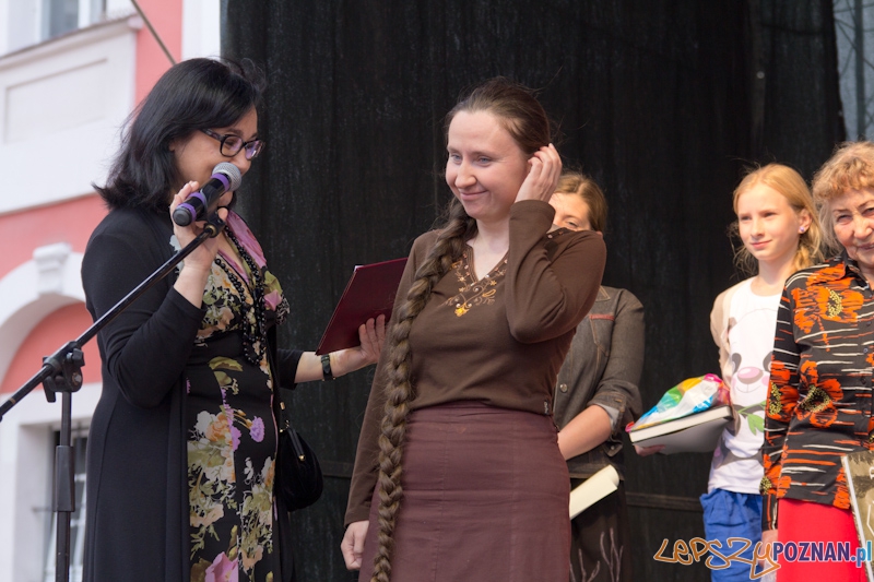 Warkocz Magdaleny - Alicja Malewska posiadaczka najdłuższego warkocza - festyn przy poznańskiej Farze Foto: lepszyPOZNAN.pl / Piotr Rychter Warkocz Magdaleny - Alicja Malewska posiadaczka najdłuższego warkocza - festyn przy poznańskiej Farze Foto: lepszyPOZNAN.pl / Piotr Rychter
