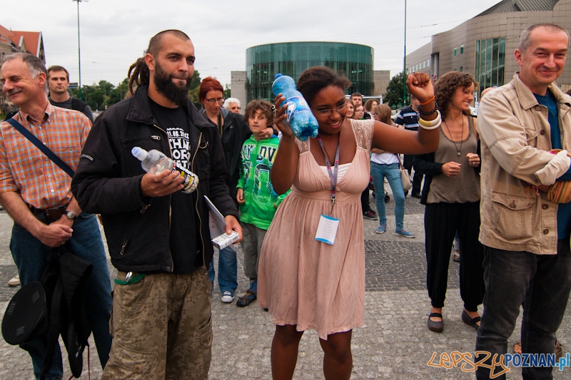 Transatlantyk - Bębnienie przeciwko GMO - Poznań 15.08.2012 r Foto: LepszyPOZNAN.pl / Paweł Rychter Transatlantyk - Bębnienie przeciwko GMO - Poznań 15.08.2012 r Foto: LepszyPOZNAN.pl / Paweł Rychter