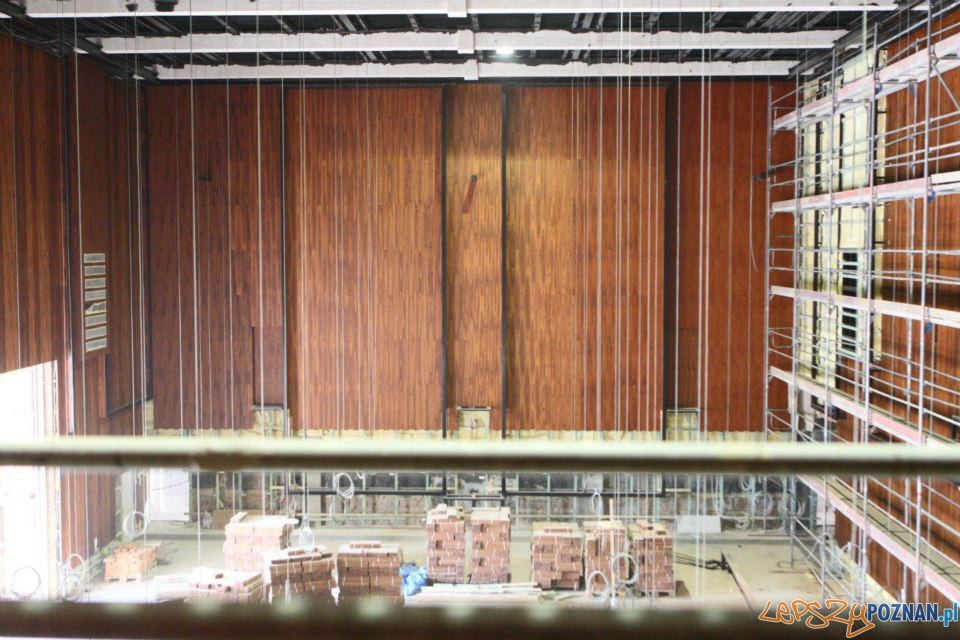 Zmieniające się wnętrza CK ZAMEK - 20 sierpnia 2012 Foto: CK ZAMEK / M. Kaczyński Zmieniające się wnętrza CK ZAMEK - 20 sierpnia 2012 Foto: CK ZAMEK / M. Kaczyński