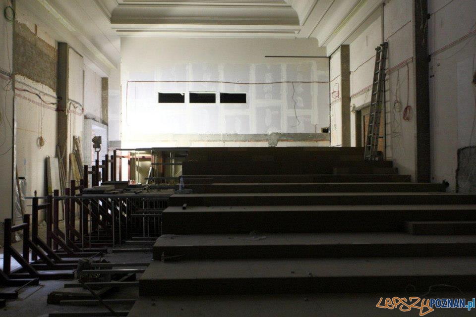 Zmieniające się wnętrza CK ZAMEK - 20 sierpnia 2012 Foto: CK ZAMEK / M. Kaczyński Zmieniające się wnętrza CK ZAMEK - 20 sierpnia 2012 Foto: CK ZAMEK / M. Kaczyński