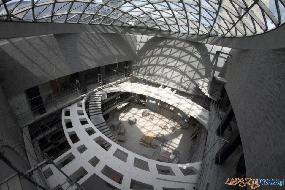 Zmieniające się wnętrza CK ZAMEK - 20 sierpnia 2012 Foto: CK ZAMEK / M. Kaczyński Zmieniające się wnętrza CK ZAMEK - 20 sierpnia 2012 Foto: CK ZAMEK / M. Kaczyński