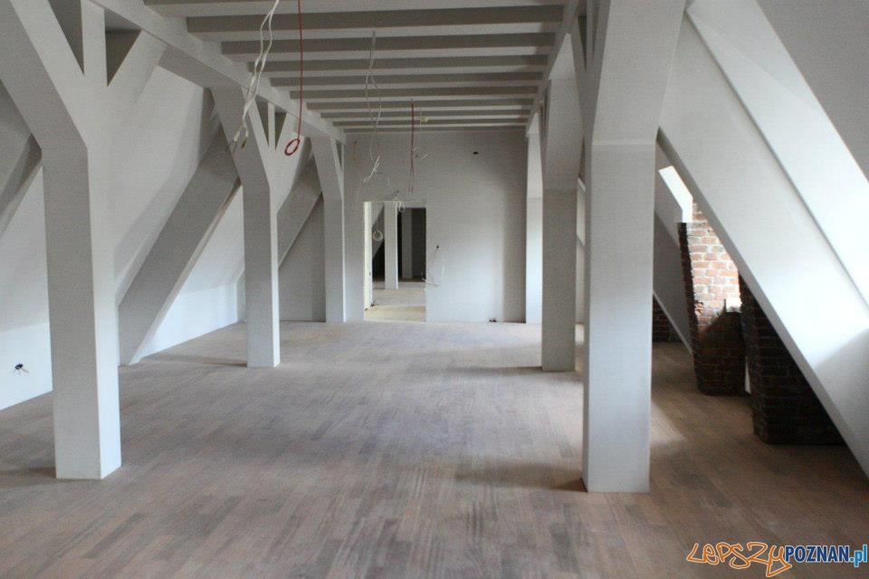 Zmieniające się wnętrza CK ZAMEK - 20 sierpnia 2012 Foto: CK ZAMEK / M. Kaczyński Zmieniające się wnętrza CK ZAMEK - 20 sierpnia 2012 Foto: CK ZAMEK / M. Kaczyński