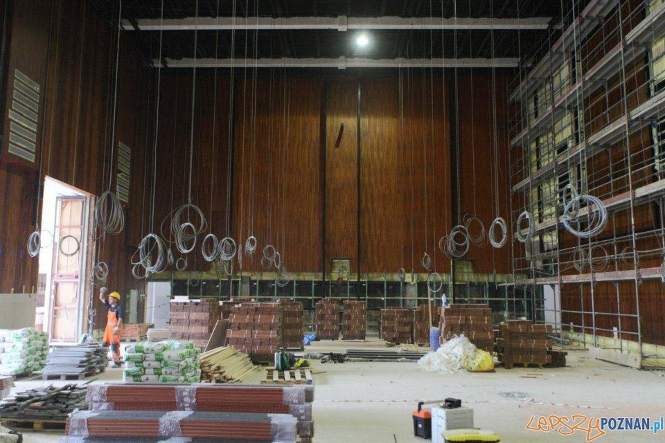 Zmieniające się wnętrza CK ZAMEK - 20 sierpnia 2012 Foto: CK ZAMEK / M. Kaczyński Zmieniające się wnętrza CK ZAMEK - 20 sierpnia 2012 Foto: CK ZAMEK / M. Kaczyński