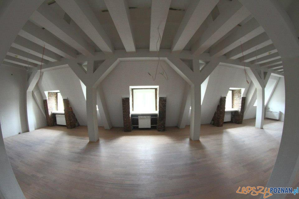 Zmieniające się wnętrza CK ZAMEK - 20 sierpnia 2012 Foto: CK ZAMEK / M. Kaczyński Zmieniające się wnętrza CK ZAMEK - 20 sierpnia 2012 Foto: CK ZAMEK / M. Kaczyński