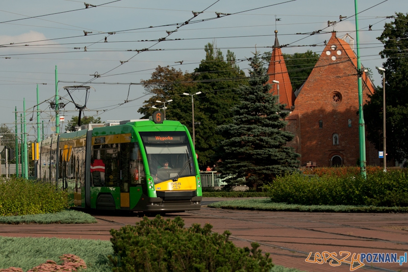 Tramwaj na Rondzie Śródka  Foto: lepszyPOZNAN.pl / Ewelina Gutowska