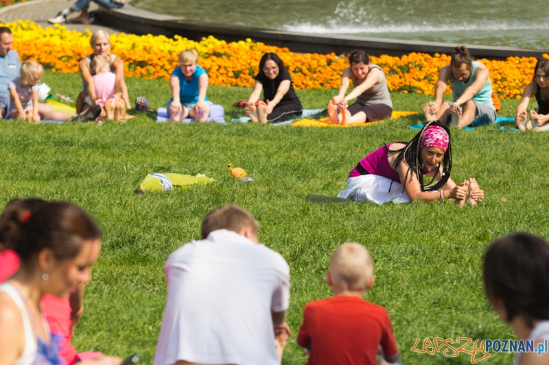Zajęcia jogi w parku przed operą Foto: lepszyPOZNAN.pl / Piotr Rychter Zajęcia jogi w parku przed operą Foto: lepszyPOZNAN.pl / Piotr Rychter