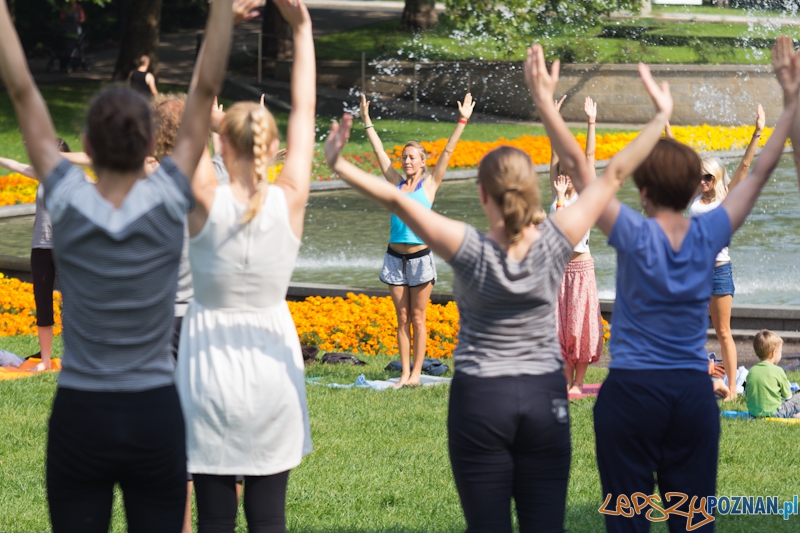 Zajęcia jogi w parku przed operą Foto: lepszyPOZNAN.pl / Piotr Rychter Zajęcia jogi w parku przed operą Foto: lepszyPOZNAN.pl / Piotr Rychter