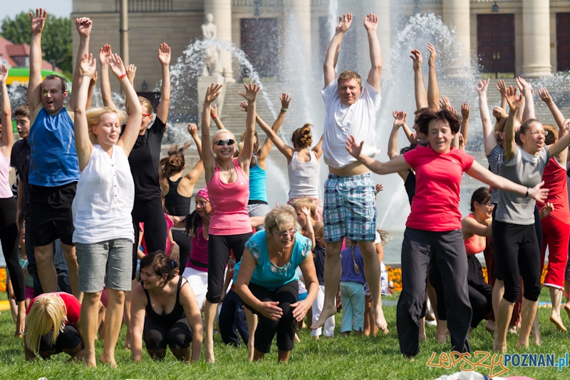 Zajęcia jogi w parku przed operą Foto: lepszyPOZNAN.pl / Piotr Rychter Zajęcia jogi w parku przed operą Foto: lepszyPOZNAN.pl / Piotr Rychter