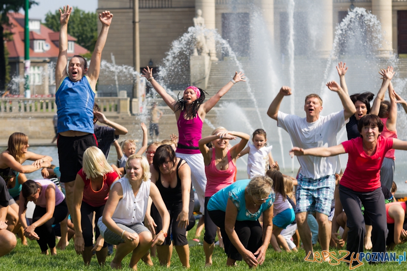 Zajęcia jogi w parku przed operą Foto: lepszyPOZNAN.pl / Piotr Rychter Zajęcia jogi w parku przed operą Foto: lepszyPOZNAN.pl / Piotr Rychter