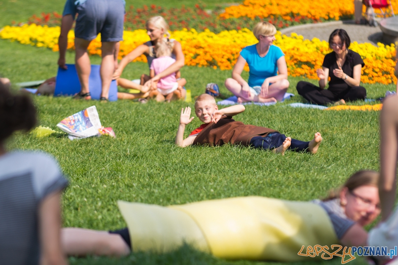 Zajęcia jogi w parku przed operą Foto: lepszyPOZNAN.pl / Piotr Rychter Zajęcia jogi w parku przed operą Foto: lepszyPOZNAN.pl / Piotr Rychter