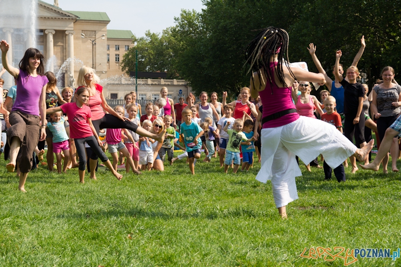 Zajęcia jogi w parku przed operą Foto: lepszyPOZNAN.pl / Piotr Rychter Zajęcia jogi w parku przed operą Foto: lepszyPOZNAN.pl / Piotr Rychter