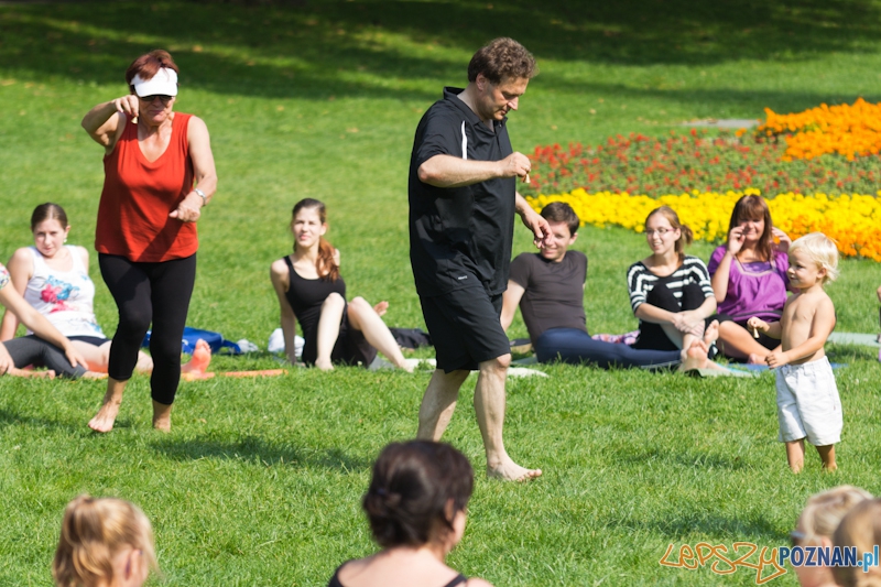 Zajęcia jogi w parku przed operą Foto: lepszyPOZNAN.pl / Piotr Rychter Zajęcia jogi w parku przed operą Foto: lepszyPOZNAN.pl / Piotr Rychter