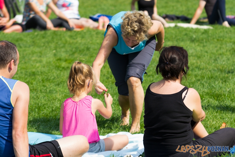 Zajęcia jogi w parku przed operą Foto: lepszyPOZNAN.pl / Piotr Rychter Zajęcia jogi w parku przed operą Foto: lepszyPOZNAN.pl / Piotr Rychter
