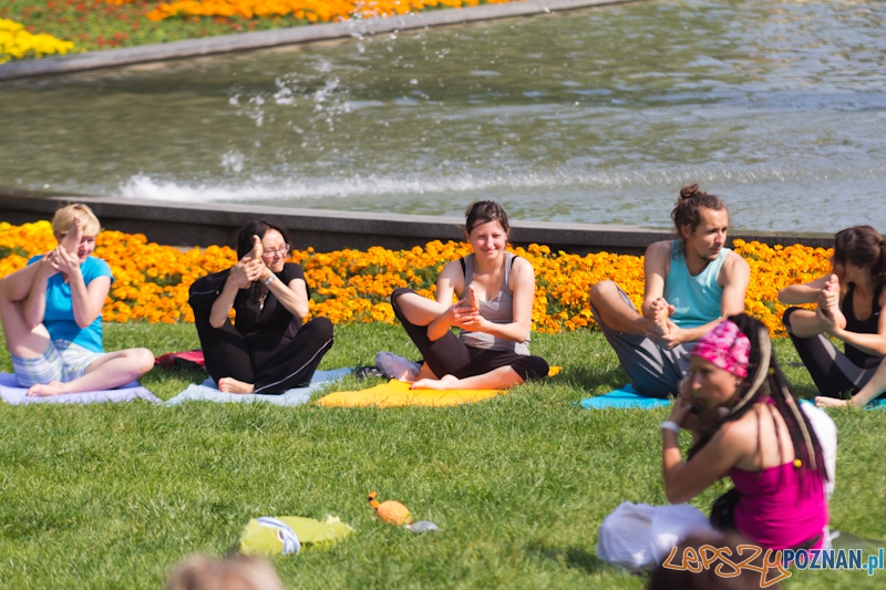 Zajęcia jogi w parku przed operą Foto: lepszyPOZNAN.pl / Piotr Rychter Zajęcia jogi w parku przed operą Foto: lepszyPOZNAN.pl / Piotr Rychter