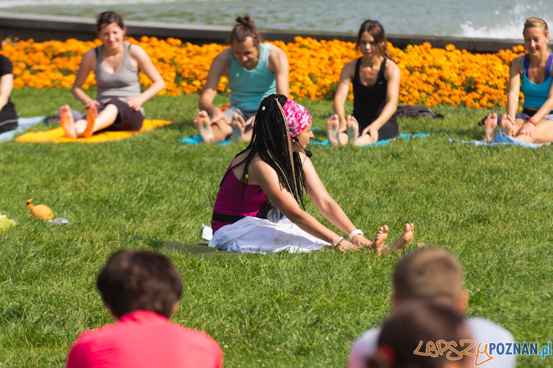 Zajęcia jogi w parku przed operą Foto: lepszyPOZNAN.pl / Piotr Rychter Zajęcia jogi w parku przed operą Foto: lepszyPOZNAN.pl / Piotr Rychter