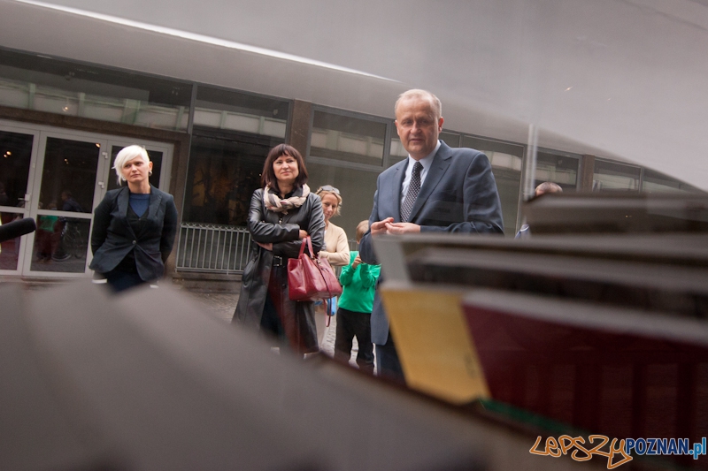 Miejski Regał Książkowy - Poznań 16.09.2012 r. Foto: LepszyPOZNAN.pl / Paweł Rychter Miejski Regał Książkowy - Poznań 16.09.2012 r. Foto: LepszyPOZNAN.pl / Paweł Rychter