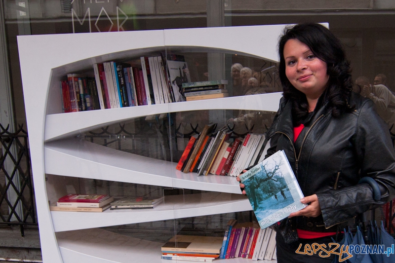 Miejski Regał Książkowy - Poznań 16.09.2012 r. Foto: LepszyPOZNAN.pl / Paweł Rychter Miejski Regał Książkowy - Poznań 16.09.2012 r. Foto: LepszyPOZNAN.pl / Paweł Rychter