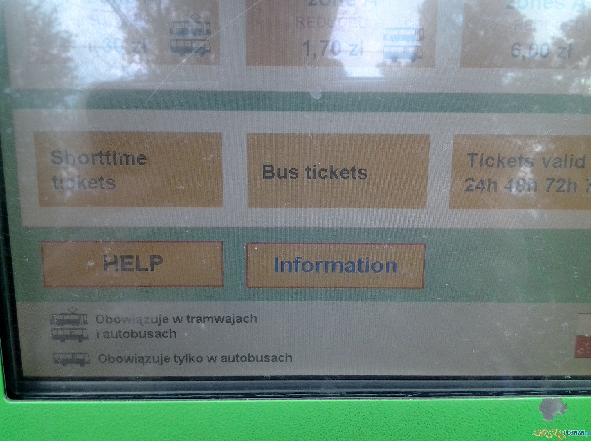 Biletomat w wersji angielskiej, ale nie do końca... Foto: lepszyPOZNAN.pl / tab Biletomat w wersji angielskiej, ale nie do końca... Foto: lepszyPOZNAN.pl / tab