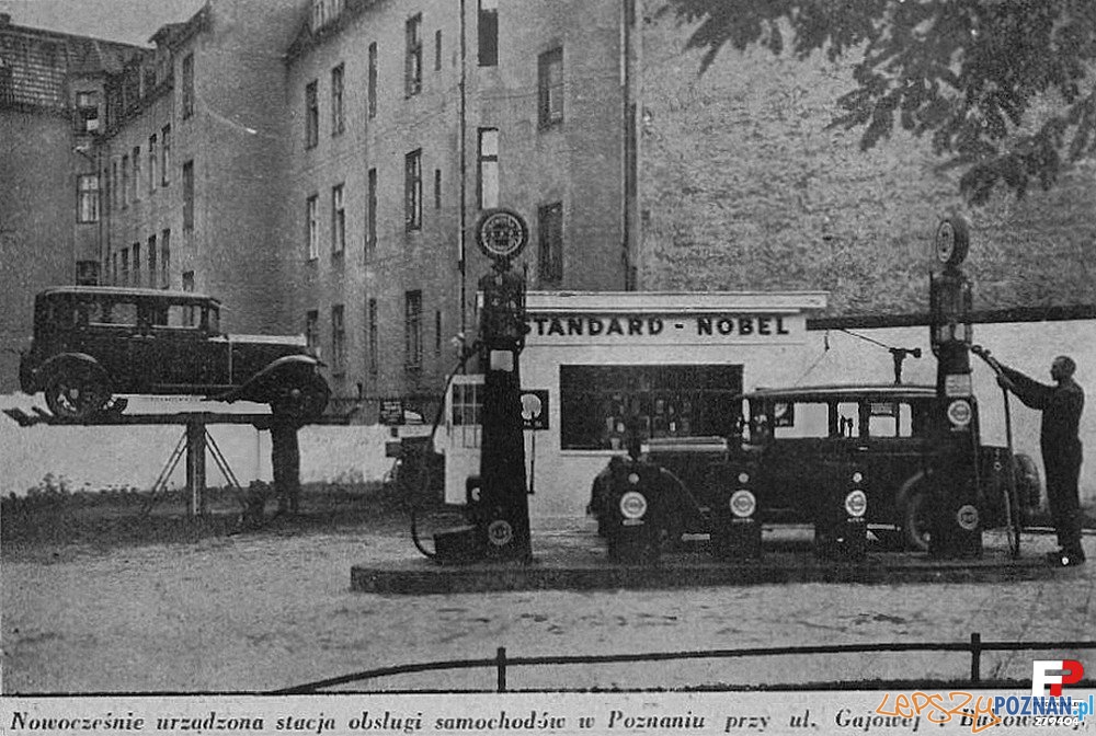 Benzynownia i stacja naprawy samochodów. (Samochód... nr 23 1930r.) Foto: fotopolska.eu Benzynownia i stacja naprawy samochodów. (Samochód... nr 23 1930r.) Foto: fotopolska.eu