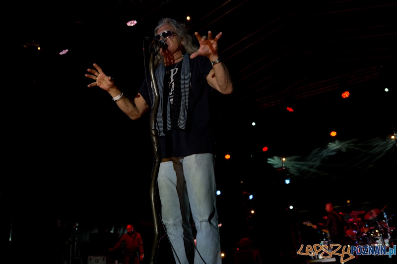 100lecie Warty Poznań. Łęgi Dębińskie. Występ zespołu Perfect. Grzegorz Markowski Foto: lepszyPOZNAN.pl / Piotr Rychter 100lecie Warty Poznań. Łęgi Dębińskie. Występ zespołu Perfect. Grzegorz Markowski Foto: lepszyPOZNAN.pl / Piotr Rychter