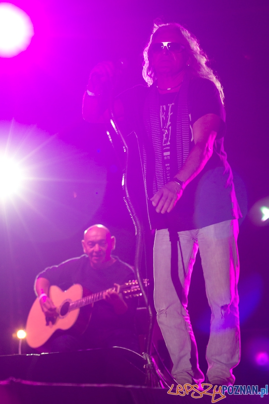 100lecie Warty Poznań. Łęgi Dębińskie. Występ zespołu Perfect. Grzegorz Markowski, Dariusz Kozakiewicz Foto: lepszyPOZNAN.pl / Piotr Rychter 100lecie Warty Poznań. Łęgi Dębińskie. Występ zespołu Perfect. Grzegorz Markowski, Dariusz Kozakiewicz Foto: lepszyPOZNAN.pl / Piotr Rychter