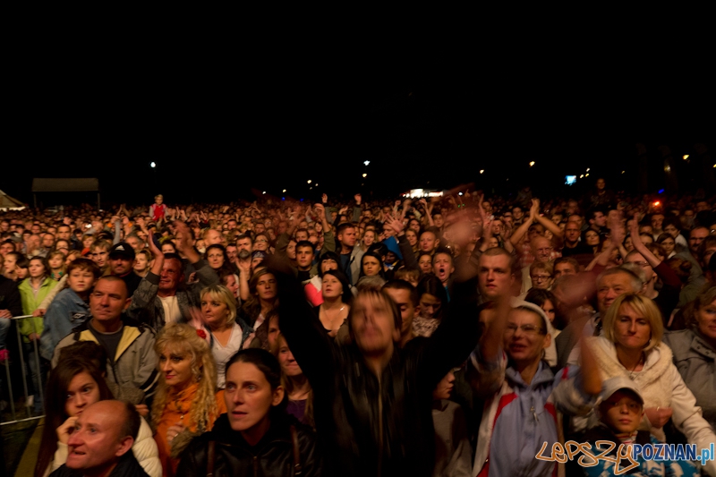 100lecie Warty Poznań. Łęgi Dębińskie. Występ zespołu Perfect Foto: lepszyPOZNAN.pl / Piotr Rychter 100lecie Warty Poznań. Łęgi Dębińskie. Występ zespołu Perfect Foto: lepszyPOZNAN.pl / Piotr Rychter
