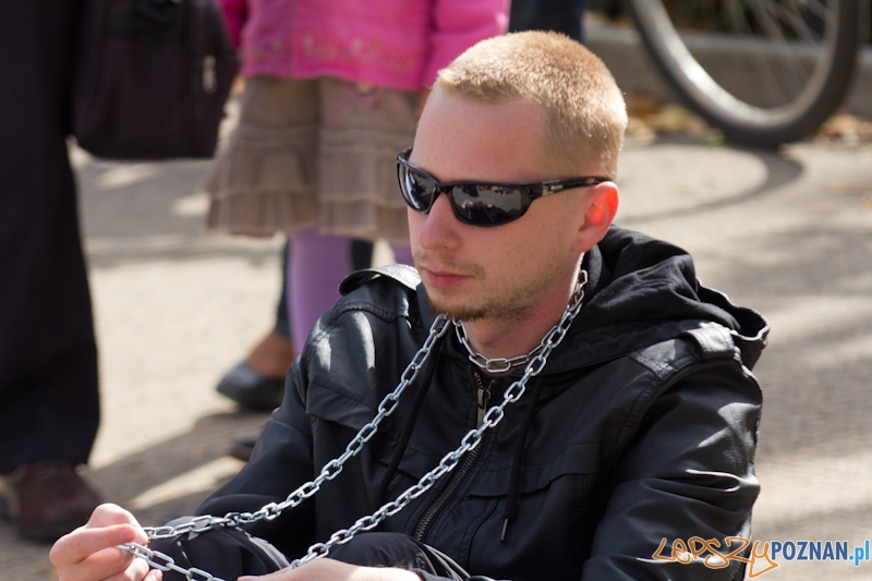 Akcja Zerwijmy łańcuchy - plac Wolności 23.09.2012 r. Foto: lepszyPOZNAN.pl / Piotr Rychter Akcja Zerwijmy łańcuchy - plac Wolności 23.09.2012 r. Foto: lepszyPOZNAN.pl / Piotr Rychter